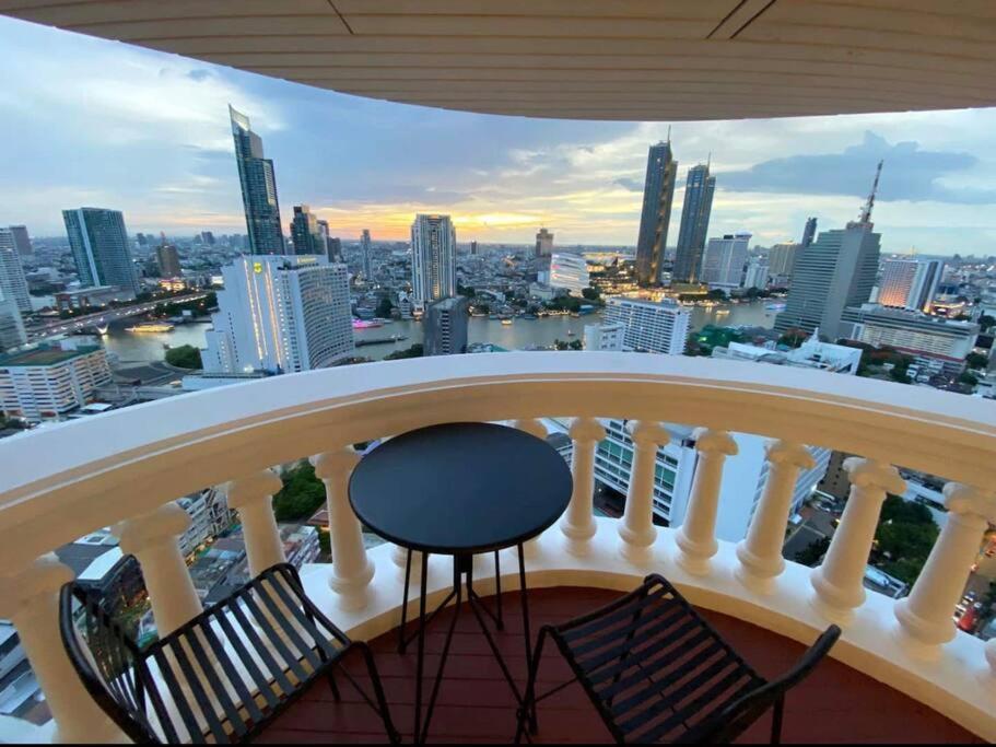 Central Bangkok, 5 Stars River View & Characteristic Decor Buitenkant foto